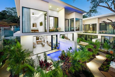 Maitri - 6 BR | 9 BA | 3 Private Pools | 3 Villas | Fast Wifi