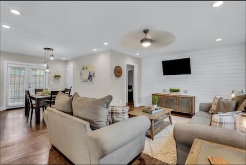 Popular Airbnb listing: Blue Door Bungalow in Sylvan Hills