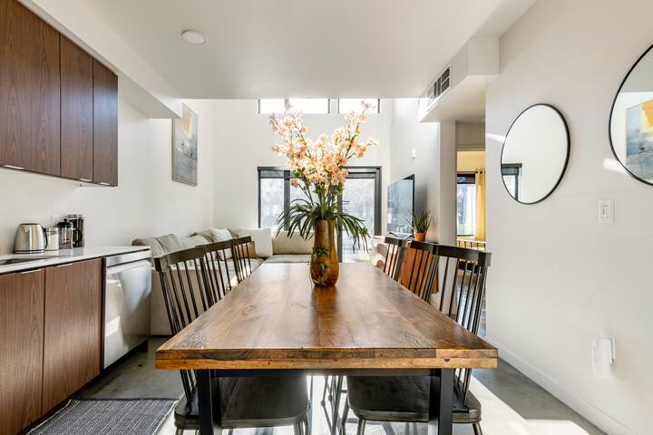 2-Story Massive Modern Townhouse gallery image 4