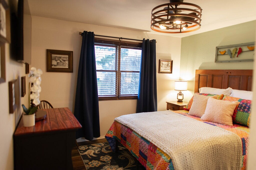 Chambre principale avec lit Queen Size