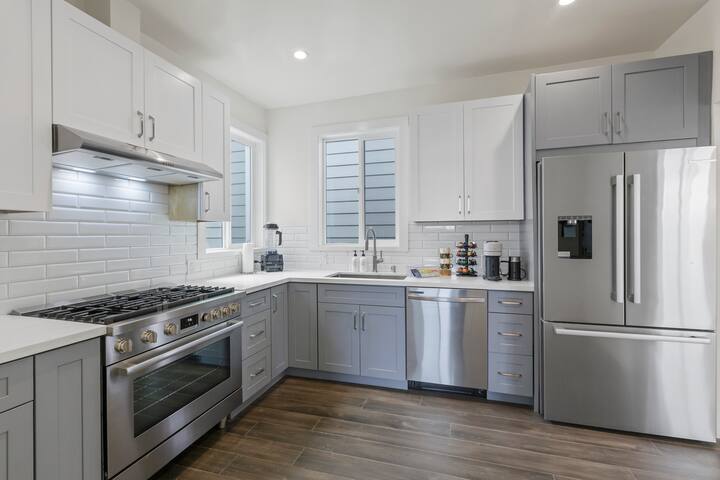 Modern Noe Valley home with private deck gallery image 4