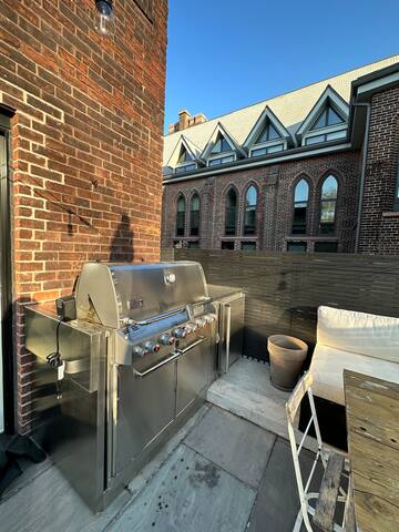 Art Lovers Sanctuary at Ossington Stn. gallery image 4