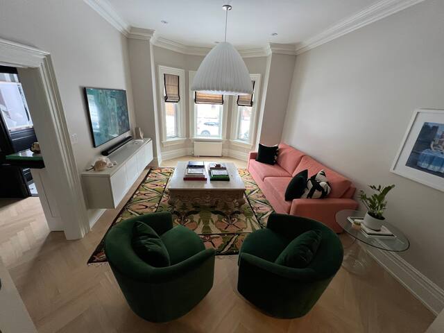 Art Lovers Sanctuary at Ossington Stn. gallery image 2