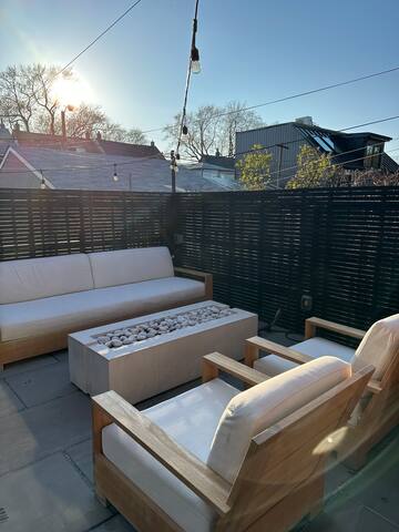 Art Lovers Sanctuary at Ossington Stn. gallery image 5