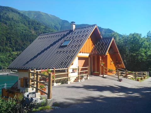 Popular Airbnb listing: Duplex 4/6 pers (ideal for 4) in oisans in Allemond
