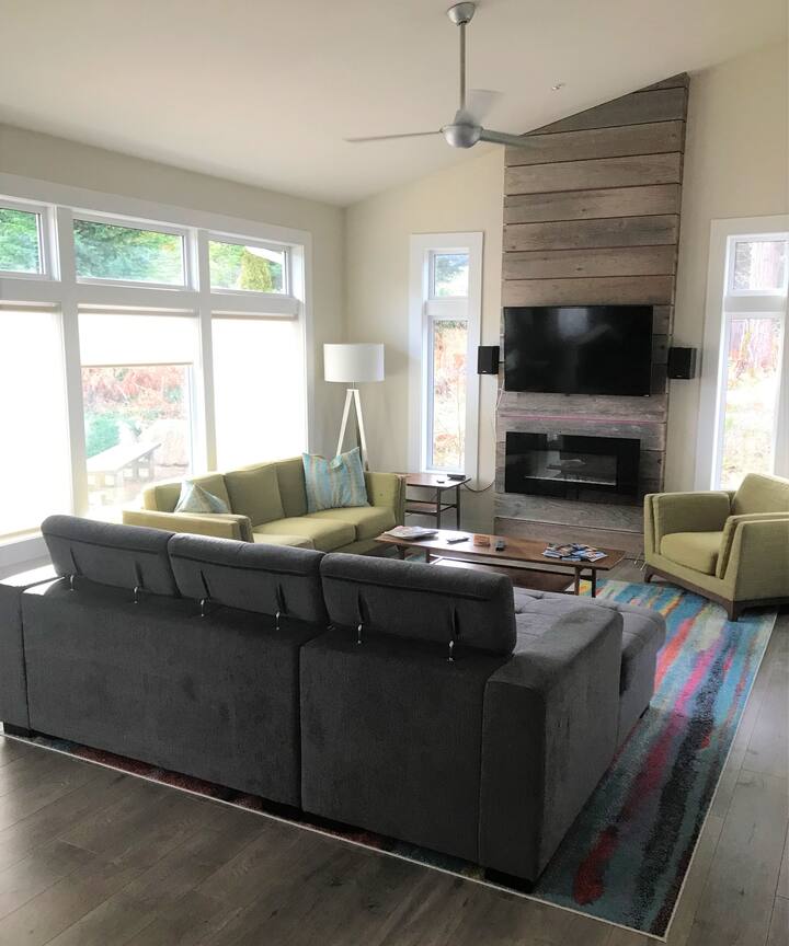 SeaSalt Suite QB Vacation homes for Rent in Qualicum Beach, British