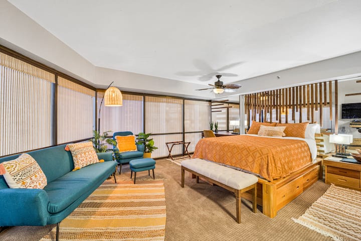 Retro Studio! Pool, Hot Tub, Free Parking & Wifi - Honolulu, HI
