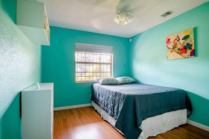 หน้าต่างมีม่านบังแสงแบบใหม่