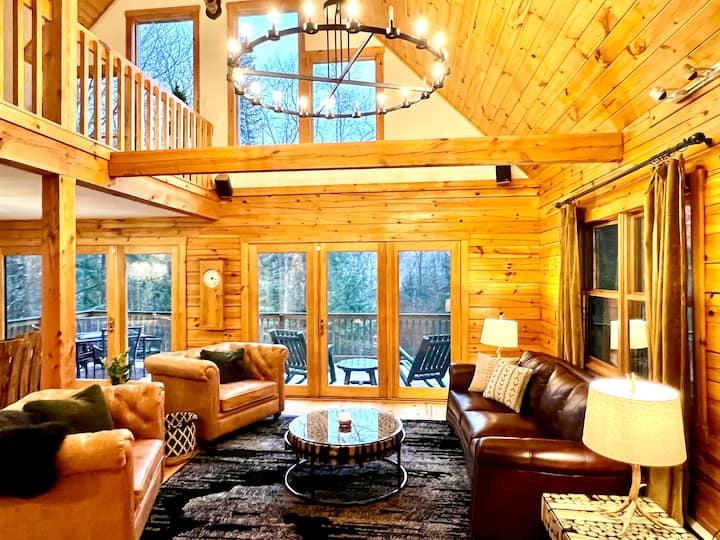 Magnificent Cabin Getaway! 1530 min to it all! Cabins for Rent in