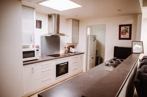 True Blue Apartment One - 3 Bedroom Home