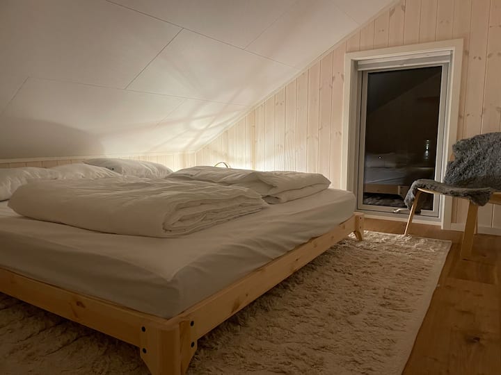 Soveværelse med 180 cm dobbeltseng