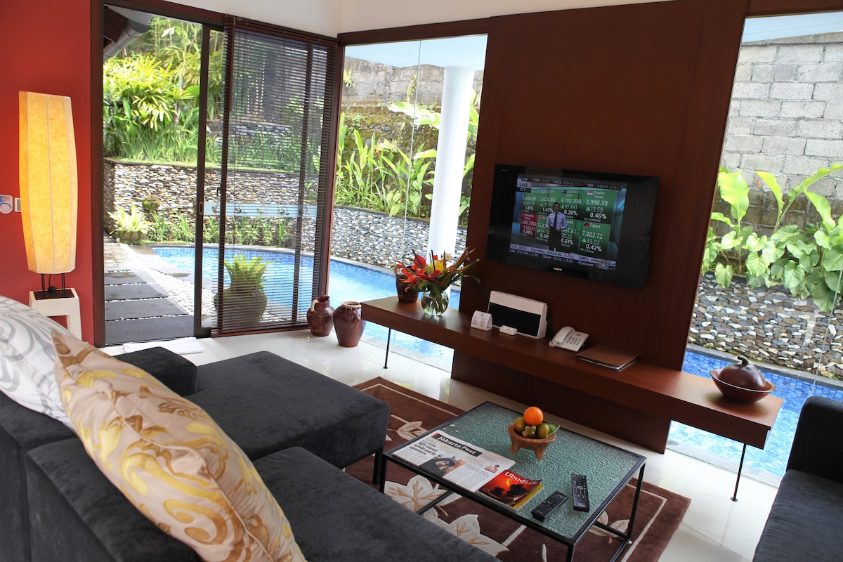 Villa in Kecamatan Ubud · 2 bedrooms · 3 beds · 2 baths, συγκρίσιμο Airbnb