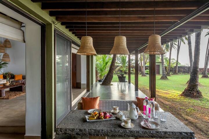 Dining area image 1