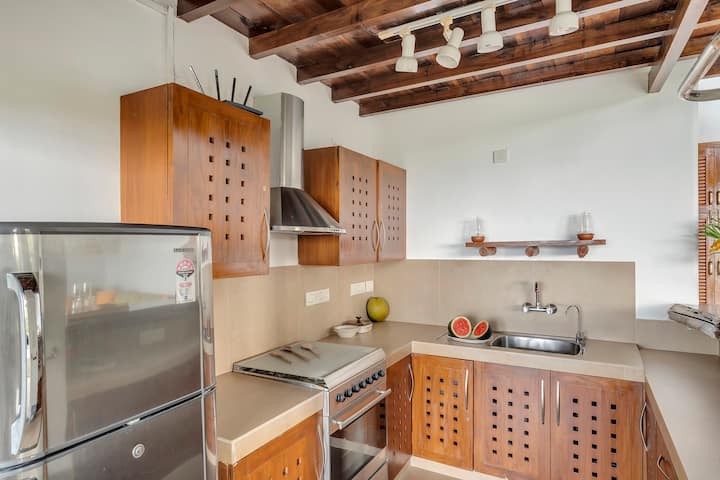 Full kitchen image 1