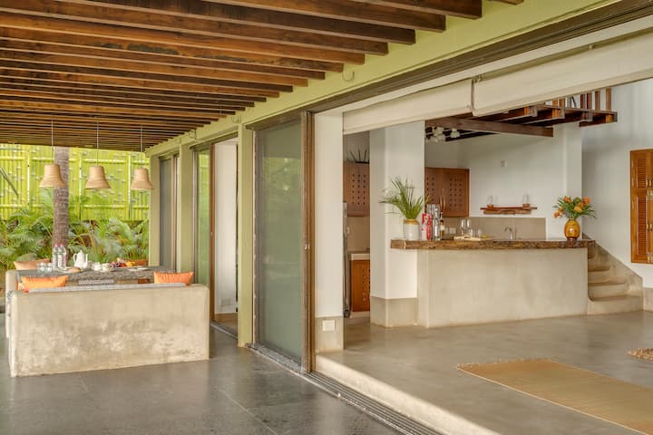 Dining area image 2