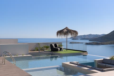 Mayana Luxury Villa, an infinite blue experience