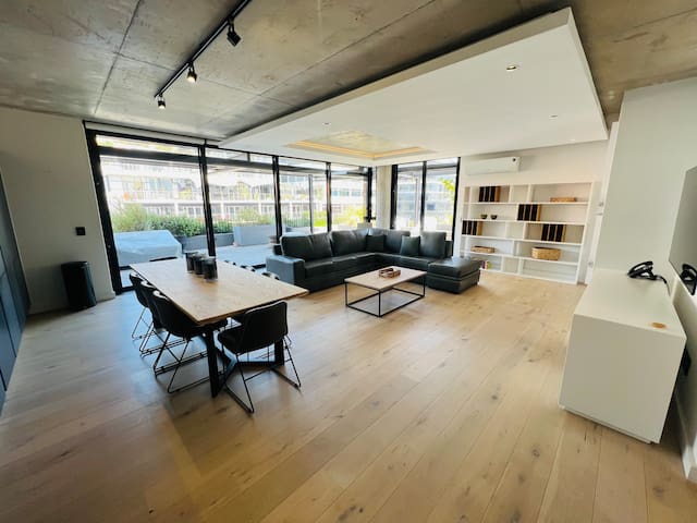 Luxury De Waterkant 2 bedroom (No Load Shedding)