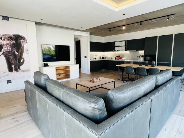 Luxury De Waterkant 2 bedroom (No Load Shedding) gallery image 3