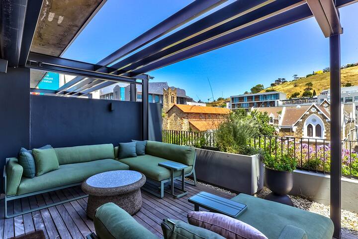 Luxury De Waterkant 2 bedroom (No Load Shedding) gallery image 4