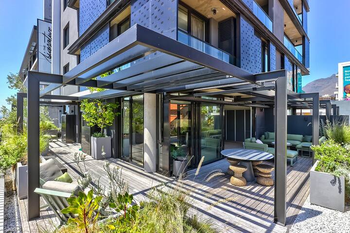 Luxury De Waterkant 2 bedroom (No Load Shedding) gallery image 5