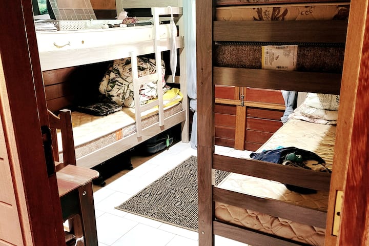 Spavaća soba 2 kreveta na kat