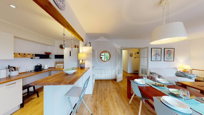 Glen’s Cove – Cosy 4-bedroom flat – Calella center