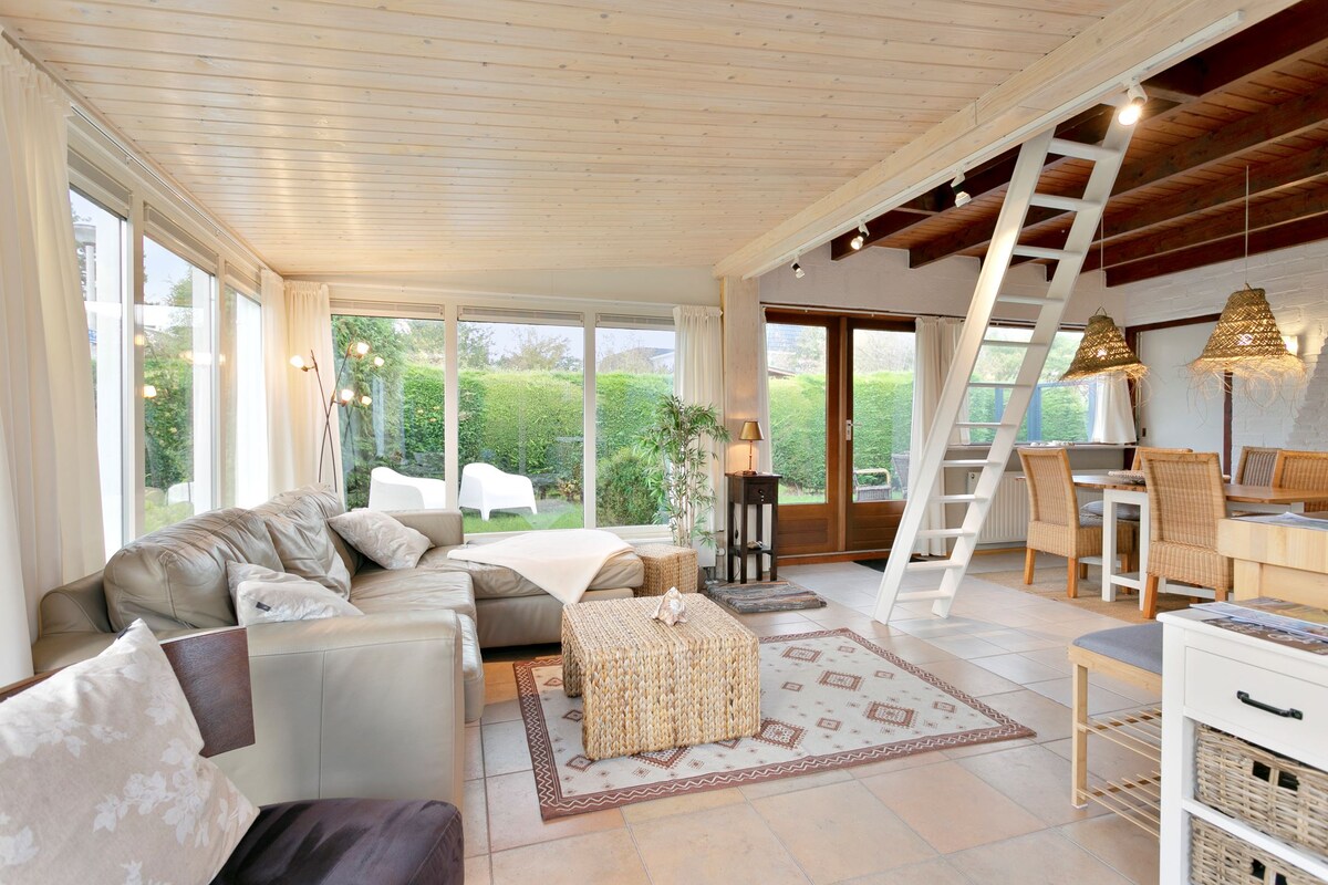 Top performing Airbnb: Cottage by the sea in Ouddorp Oude Nieuwlandseweg