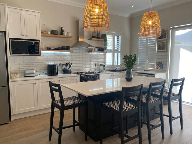 Vine View Cottage Constantia – beautiful views gallery image 4