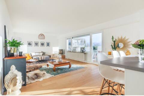 Beautiful Light and Spacious Apartment