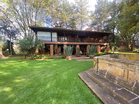 Country house with lake access