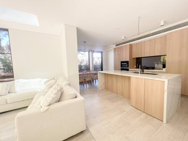 Luxe 3 bed apt 10min walk to Bondi beach