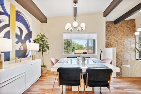 Hillside House - 5bdrm w/ Sauna, Game Room & MORE!