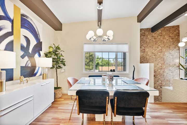 Hillside House - 5bdrm w/ Sauna, Game Room & MORE!