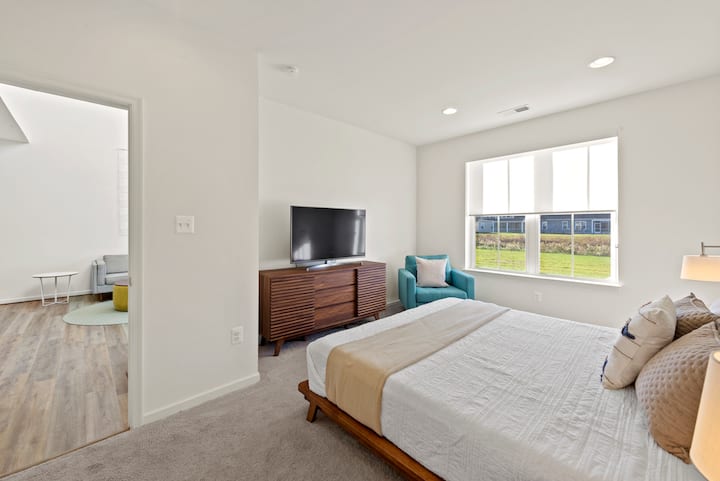 You’ll wake feeling refreshed in the spacious master bedroom. Enjoy a movie night tucked up in bed with a smart TV in the master.
