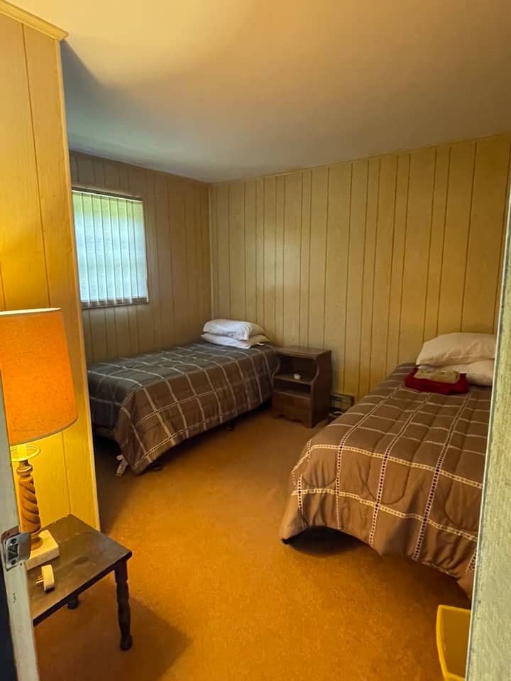 Dormitorio #4 (dos camas individuales)