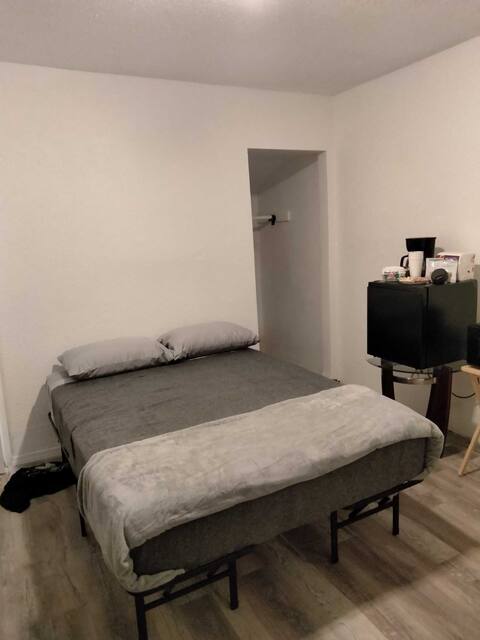 WI-FI Lock Queen Bed AC Coffee Motel Room 340