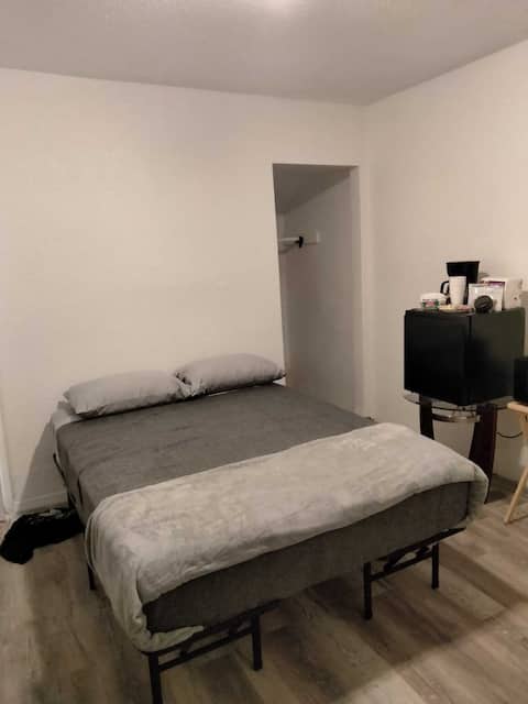 WI-FI Lock Queen Bed AC Coffee Motel Room 340