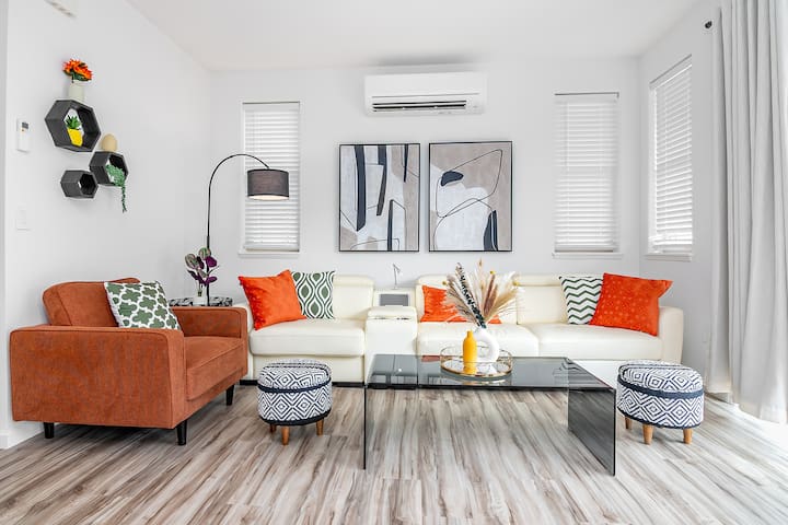 New 4 BR Home 9 Beds – Pool-Gym-Paradise Escape