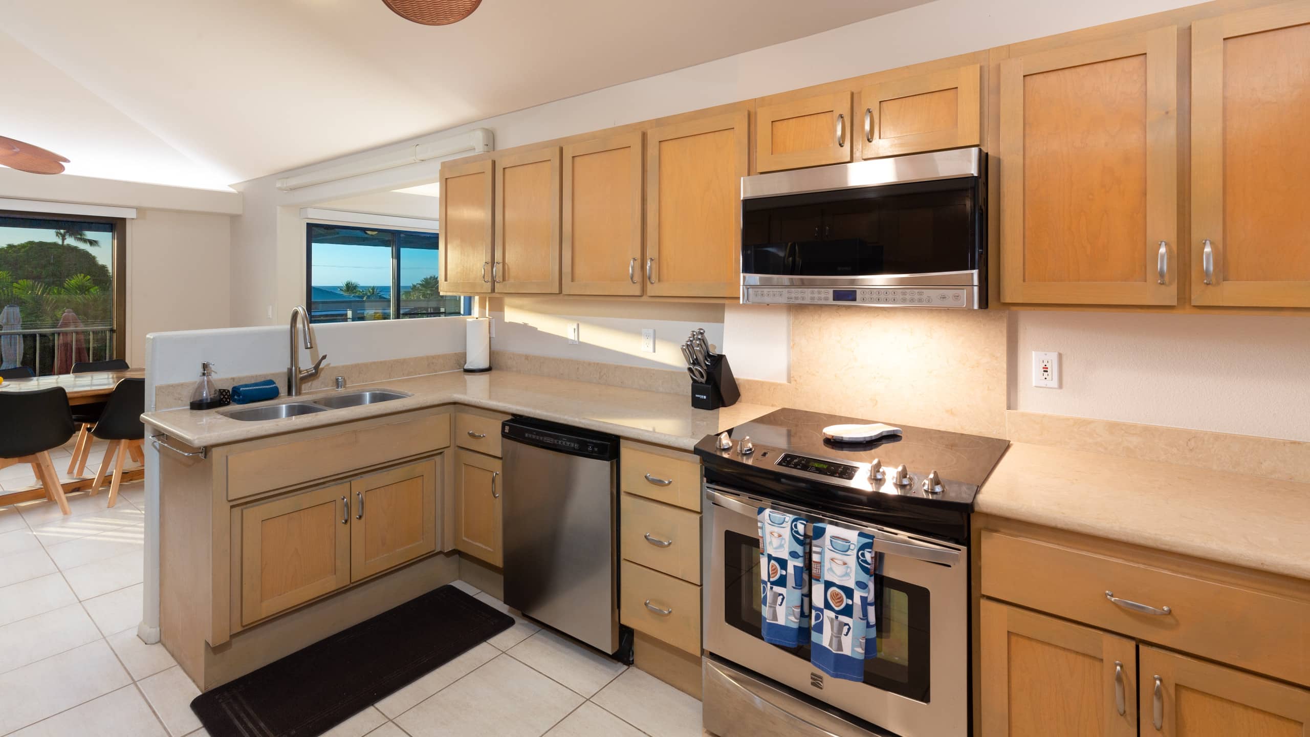 Home in Kailua-Kona · ★4.93 · 5 bedrooms · 7 beds · 4 private baths - Image 15