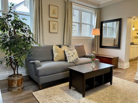 Cozy & Welcoming 2-Bedroom in Century Home