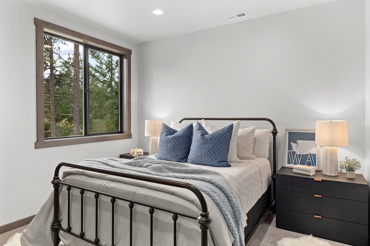 地下室标准双人床卧室