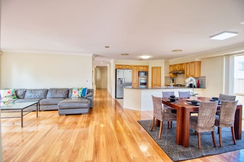 Popular Airbnb listing: Spacious House: Heart of Parramatta & Parking in Parramatta