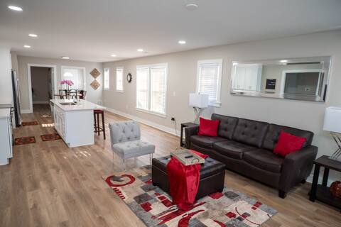 Top Airbnb: Luxurious Ranch Style Home! in Ashley Park