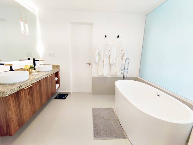 Polanco+Soumaya+Masaryk+King Bed+Tub -3BR 3BT gallery image 4