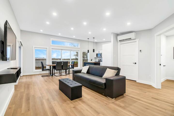 Beachfront Luxury Home with Pool & Hot Tub Tub 97 gallery image 3