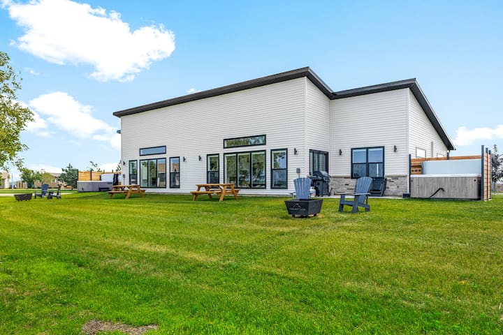 Beachfront Luxury Home with Pool & Hot Tub Tub 97 gallery image 2