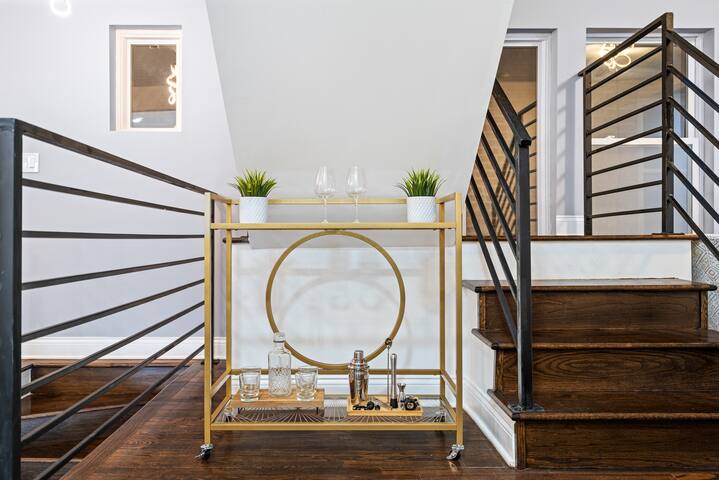 Beautiful/Spacious 7BD – 4BTH Home with Garage! gallery image 5