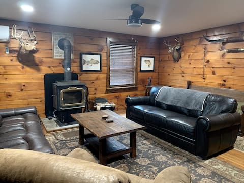 Secluded log cabin for 12 near Salmon River, NY