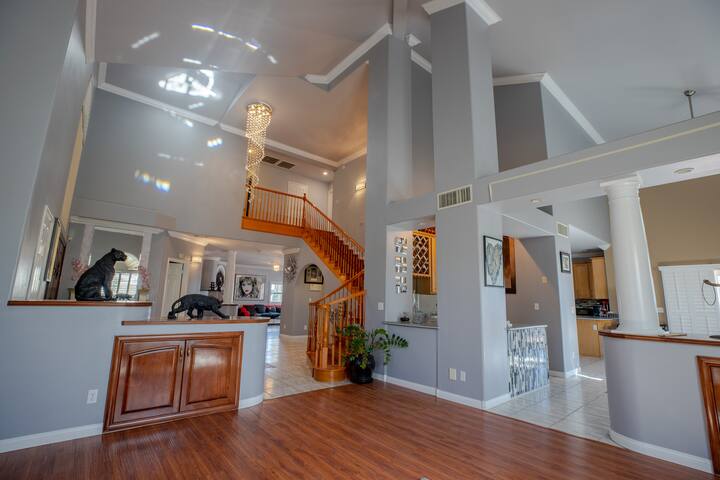 Luxury Vacation 4000 Sq Ft House Huge Pool / Spa gallery image 3