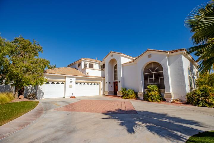 Luxury Vacation 4000 Sq Ft House Huge Pool / Spa gallery image 2